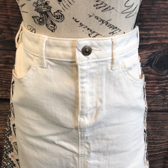 Anthropologie Pilcro Letterpress Denim Skirt Embroidered Size 2 - Picture 5 of 12